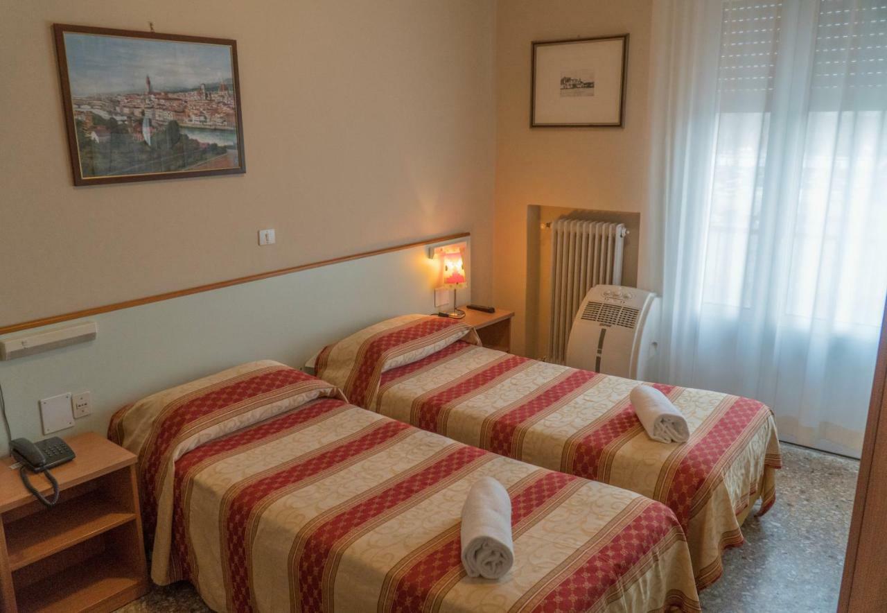 Primavera Hotel 2*